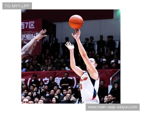 中国男篮防守覆盖面积扩大，对持球人施压造成多次失误