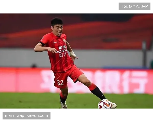 成都蓉城四后卫转型阵痛，中卫间距过大被反击轻松打穿